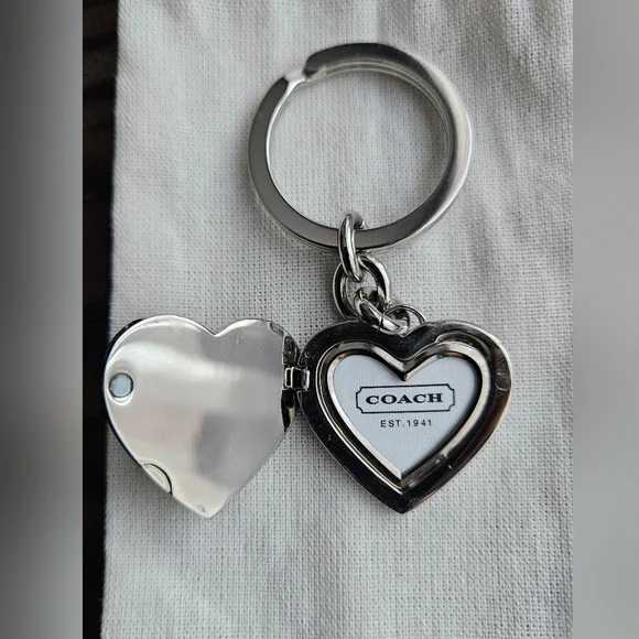 Coach Vintage Enamel Heart Picture Locket Key Chain - Picture 2 of 3